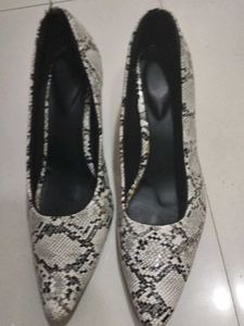 Pointed Heels Shoe