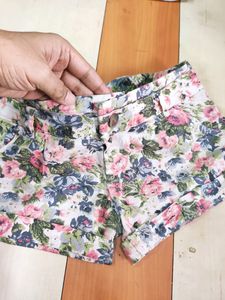 Floral Shorts Slim Fit