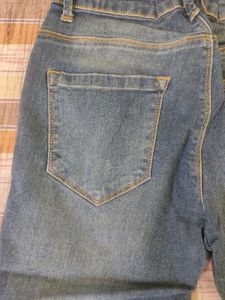 Here&amp;Now Mild Distressed Jeans