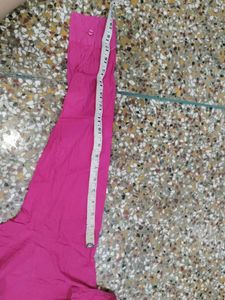 iska color dark pink hai I bahut jyada beautiful s