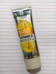 Garnier Bright Complete Vitamin C Serum Cleanser