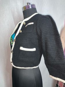 Chic Cropped Knit Jacket