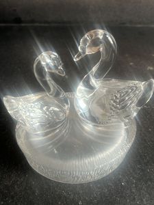 Pair of 🦢 Swans in Crystal