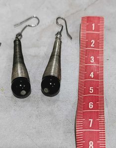 Hanging earrings, black