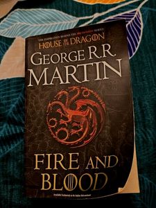 Fire &amp; Blood - George R.R. Martin (House of the Dr