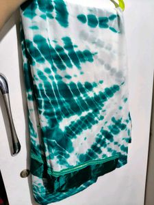 Green &amp; White Tie-Dye Saree Without Blouse