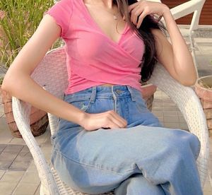 pink top