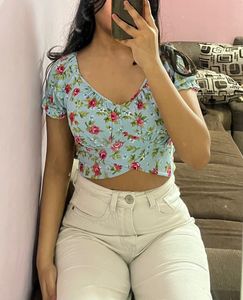 Pinteresty Tie-up Top🌺