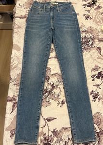 Levis High Rise Skinny Jeans(25)