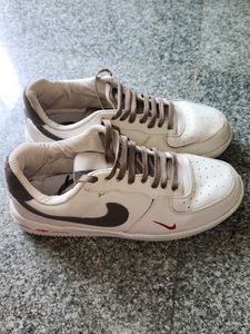 NIKE White Sneakers