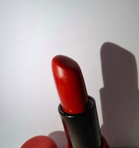 L&#39;YON BEAUTY USA LIPSTICK..