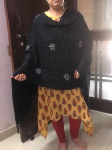Combo Of Black And White Stoles
