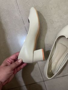 Off white Pumps