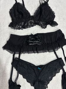 Black Lace Garter Set