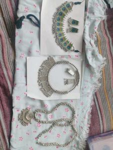 3 Necklace 2 Earrings Just 200
