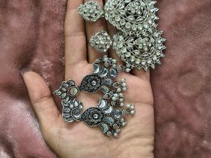✨😍Two Stunning Beautiful Earrings Combo 😍✨