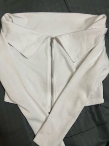 Chic White Zip-Up Crop Top
