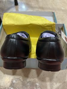 Black Shoe New Wid Tag Nd Size
