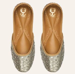 Silver Embellished Juttis