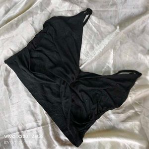 22137. Black Twist Front Top