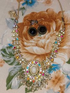 Set of 7 earrings and 1 necklace