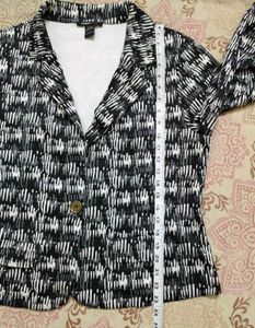 Chic Patterned Blazer