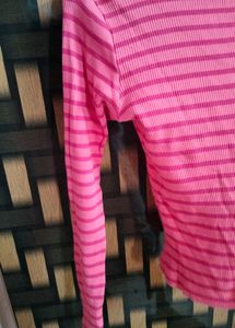 Stripped High Neck Women&#39;s Top