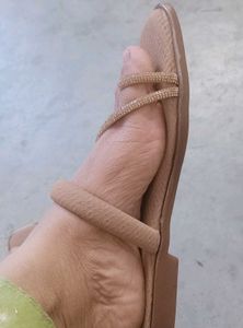 Elegant nude Flats