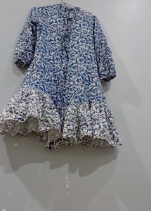 🌩✨️Blue &amp; White Floral Ruffle Dress💙