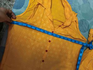 Beautiful Printed Yellow Sleeveless Suit In Xl Siz