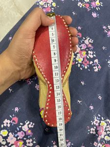 2 Girls Jutti(buy 1 500 buy 2@850)