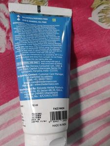 The Derma co nia_cermaide barrier repair facewash