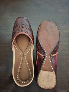 Punjabi Hand-Stitched Leather Jutti Size 7 UK