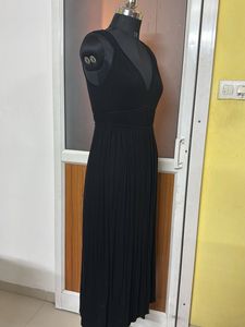 Elegant Black Midi Dress