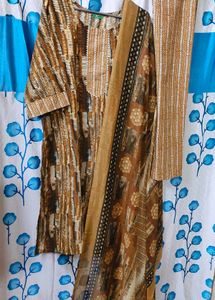😍Combo Of 6 Printed Kurti Pant Dupatta Sets🥰