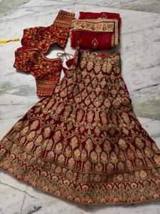 red lehnga