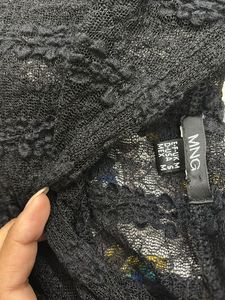 MANGO FLARY ARMS LACE TOP
