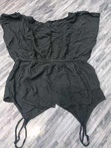Tank Top Black Girlish Look