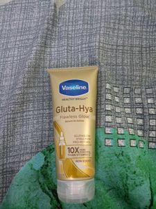 Vaseline Gluta Hya Serum In Lotion