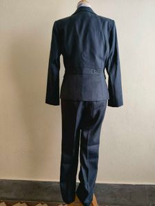 Women&#39;s Pinstripe Pant Suit
