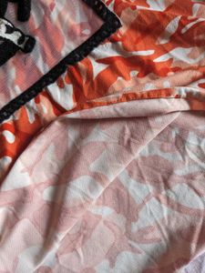 Cute  shoulder cutted top