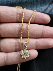 Vintage Gold Tone Floral Pendant Necklace