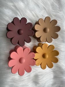 Daisy Hair Claw Clips