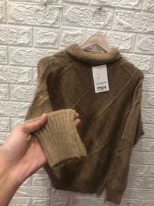 Cozy Brown Turtleneck Sweater 👜🕶️