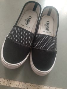 Women Without Less Shoes 7 Number