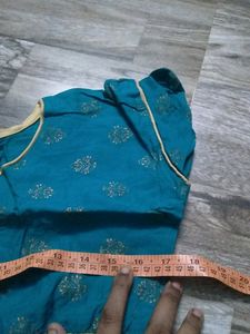 Green Coler  Aberla Type Of Top... Camer So Blou Coler...😘.                      1time Used Only.100%cotton     No Flows...