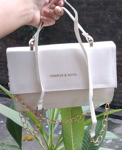White Sling Bag🤍