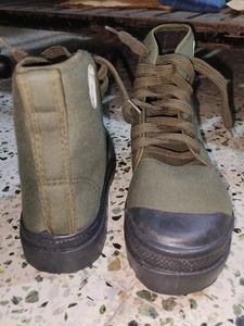 MILITARY GREEN CHELSEA BOOTS