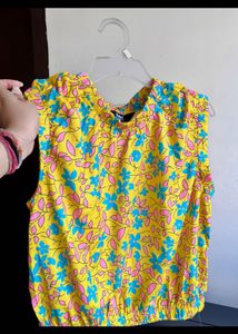 🧨NEW BRIGHT YELLOW TOP -ONLY 130