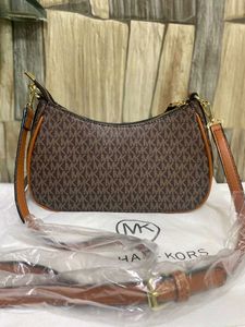 MICHAEL KORS JET SET SLING BAG WITH BOX